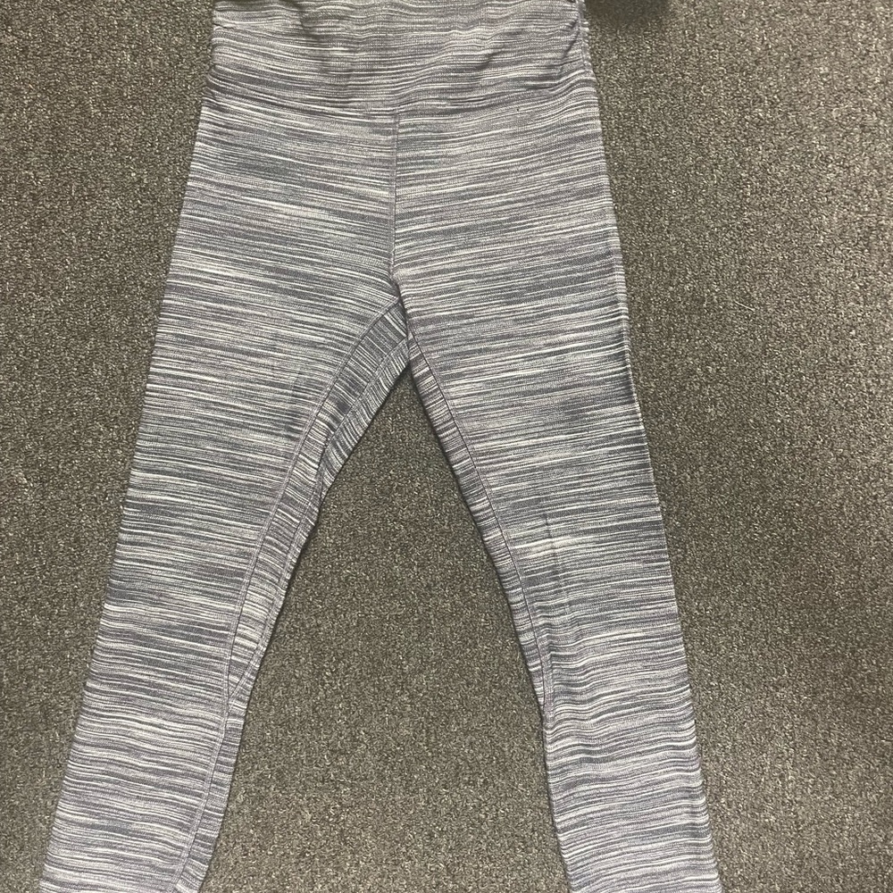 🖤Lululemon  Align Cropped Dark Grey High-Waisted Performance size 4 Looks new - Picture 10 of 11